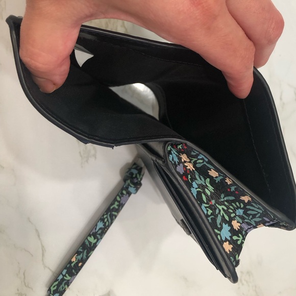 MARC JACOBS Black Mini Ditsy Floral ‘the Softshot’ Compact Wallet - Picture 9 of 11